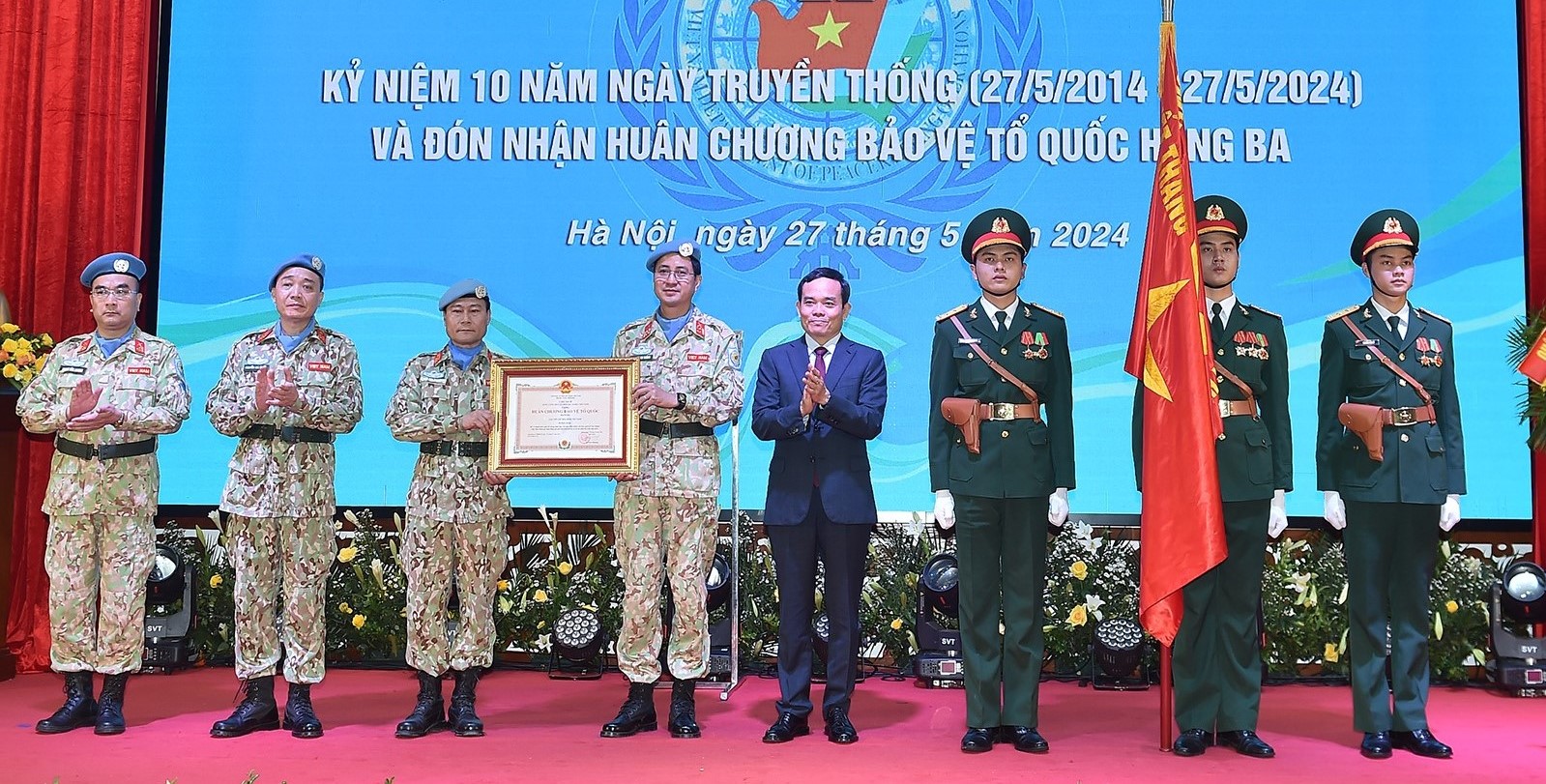 Cục Gìn giữ hoà bình Việt Nam đón nhận Huân chương Bảo vệ Tổ quốc hạng Ba nhân dịp Kỷ niệm 10 năm Ngày truyền thống lực lượng gìn giữ hoà bình Việt Nam (27/5/2014 – 27/5/2024)